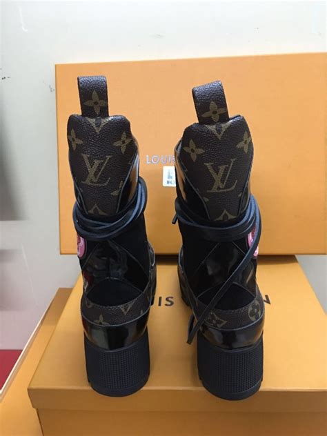 lv men shoes fake|louis vuitton knock off boots.